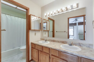1619 S. Black Street Full Bath 2