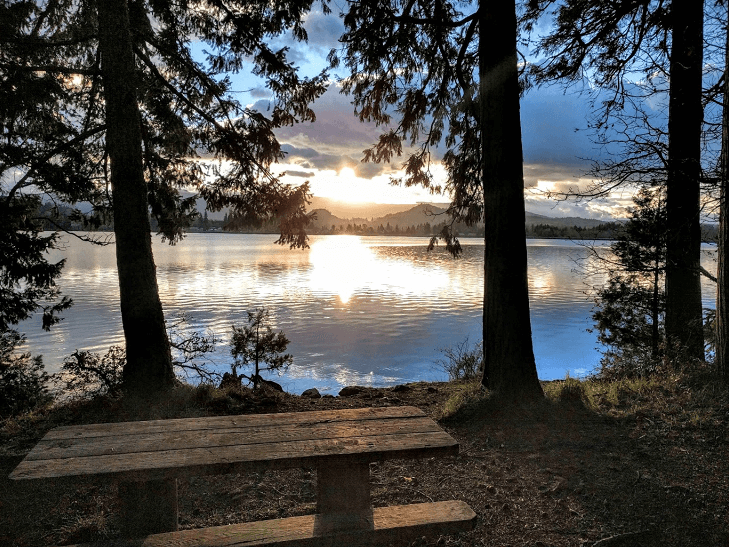 picture of lake in lane county oregon 