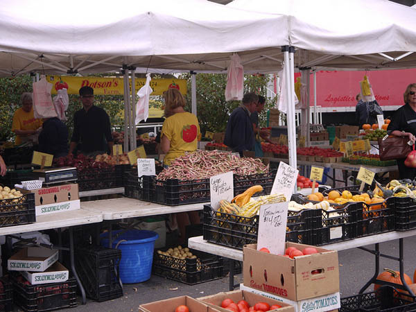 Farmers Market - Image Credit: https://www.flickr.com/photos/19810784@N05/10041974986