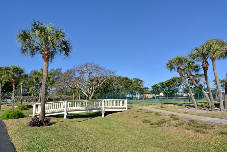 Buttonwood Cove Condos For Sale on Longboat Key Sarasota FL Real Estate