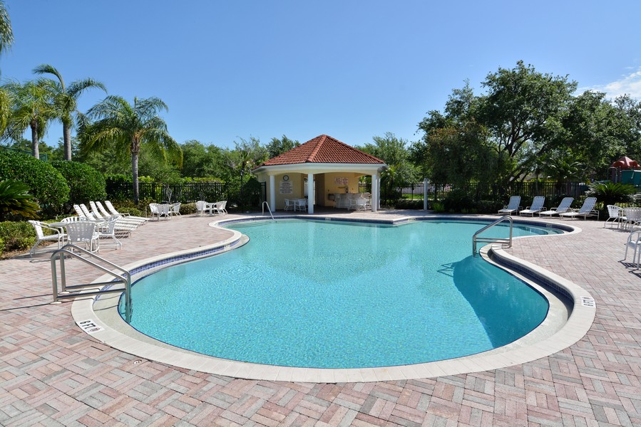 Carlyle at the Villages of Palm Aire Condos for Sale - Sarasota FL Real ...