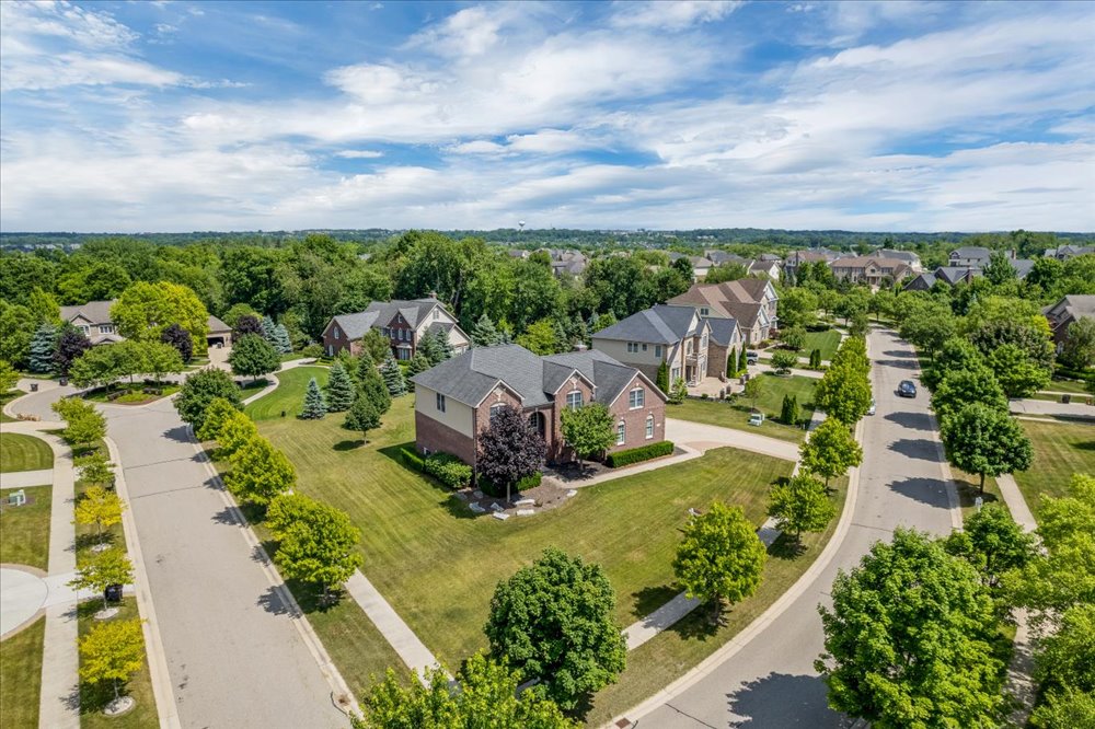 Luxury Home For Sale at 17904 Crestbrook Dr, Steeplechase of Northville ...