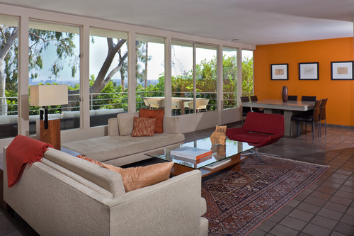 Gogol House in the Franklin Hills boast clean lines and wall of glass to gorgeous views Gogol House in the Franklin Hills boast clean lines and wall of glass to gorgeous views