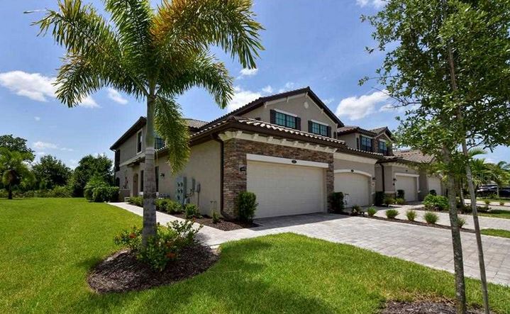 Coach Homes for Sale in Lakewood National