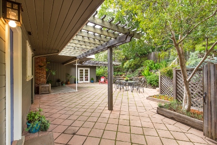 patio_hilary_davis_realtor_448