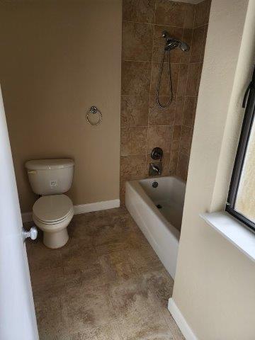 585 Laine St condos in Monterey toilet and bath