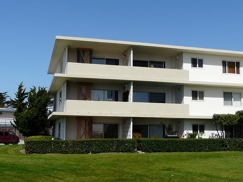 890 W. Cliff Condominium Complex