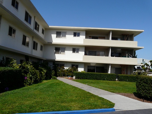 890 W. Cliff Condominium Complex