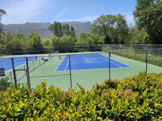 Arroyo_Carmel_condos_tennis_court