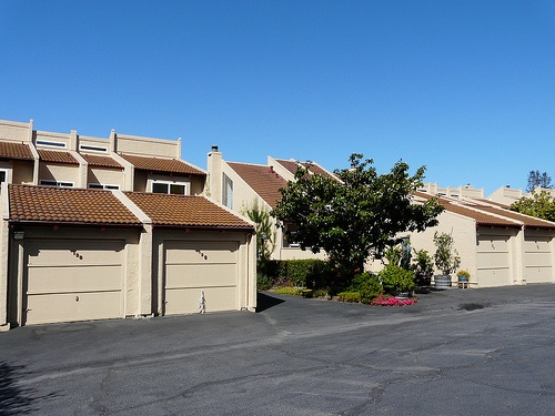 Courtyard_Townhomes_Santa_Cruz garage