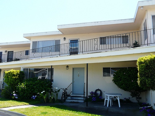 opal_cliffs_manor_condos-yard
