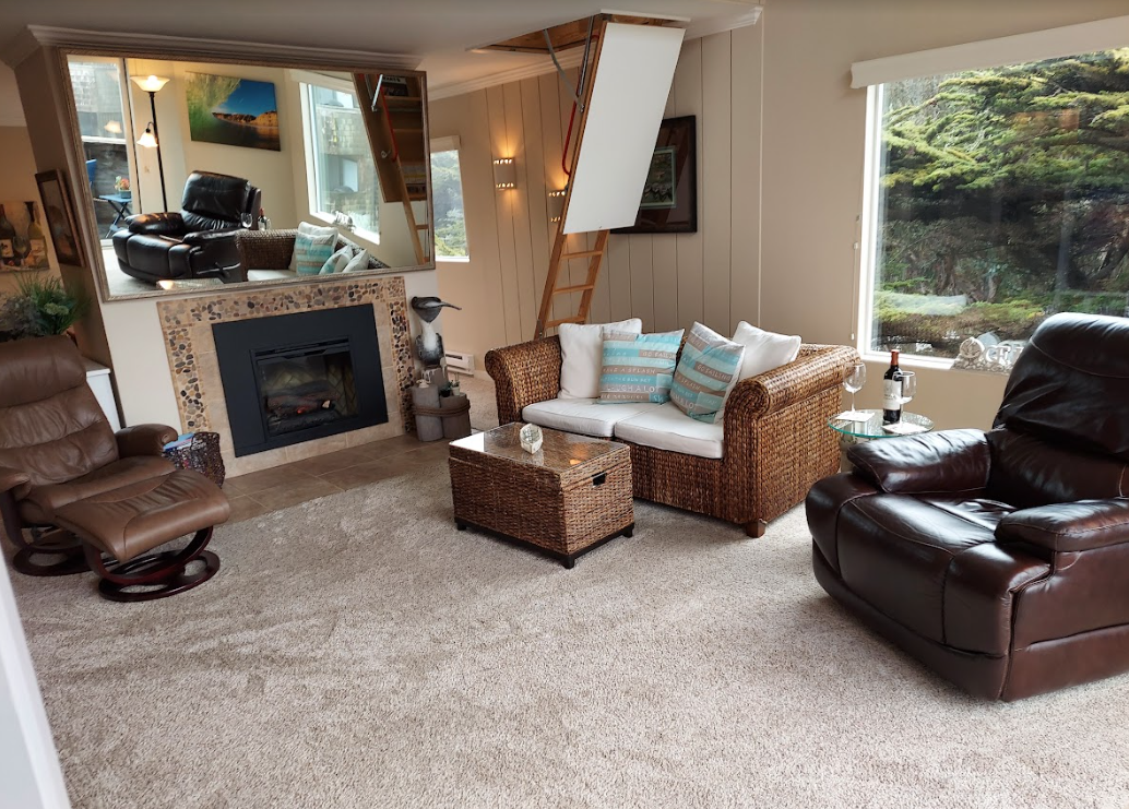 Pajaro_Dunes_homes_living_room_with_fireplace