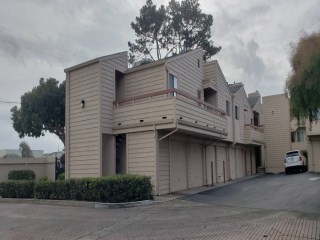 Peninsula_Point_Condominiums_in_Marina
