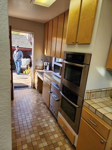 kitchen_Terry_townhouse_for_sale_in_Monterey