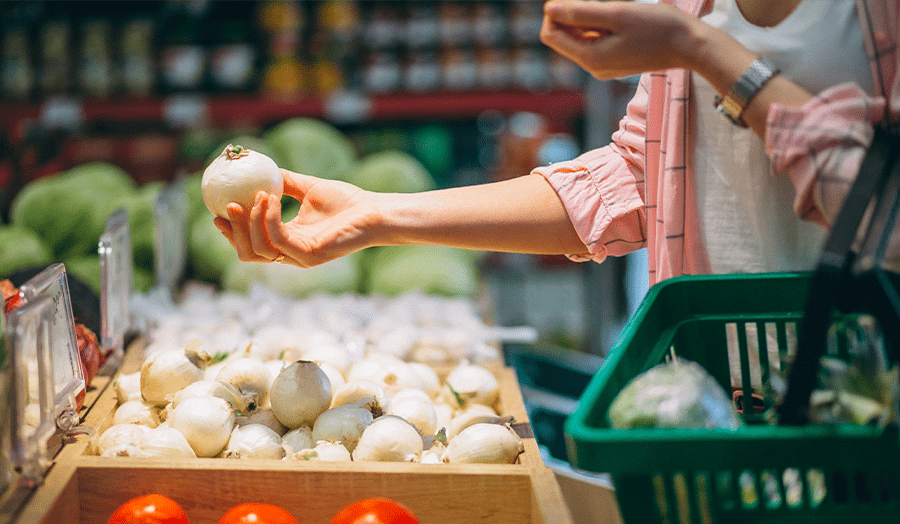 4 Fantastic Perks of Living in a Bedroom Community Grocery Shopping Image