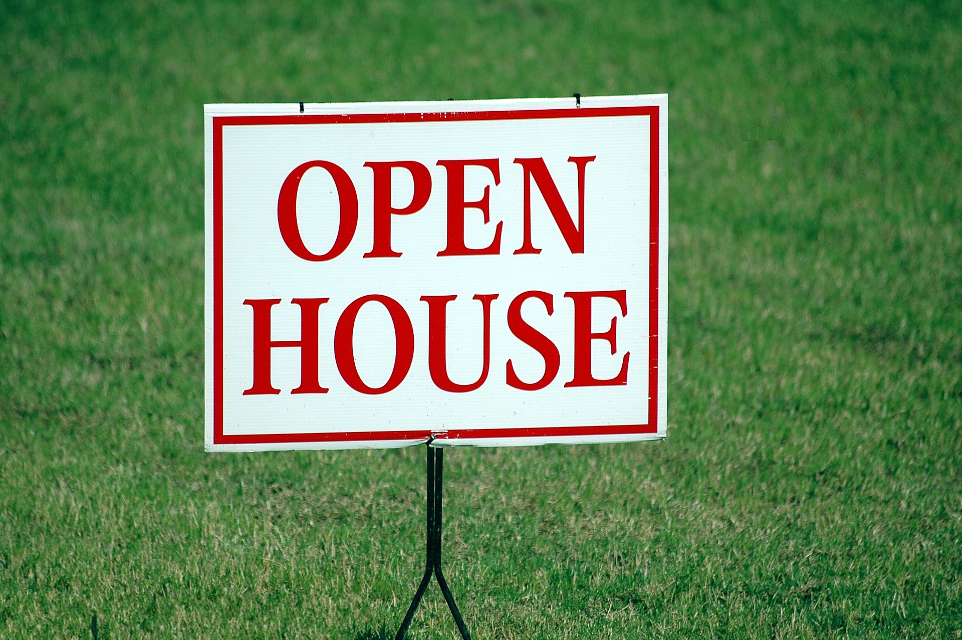 Navigating the Edmonton Real Estate Market as a First-Time Homebuyer Open House Sign Image