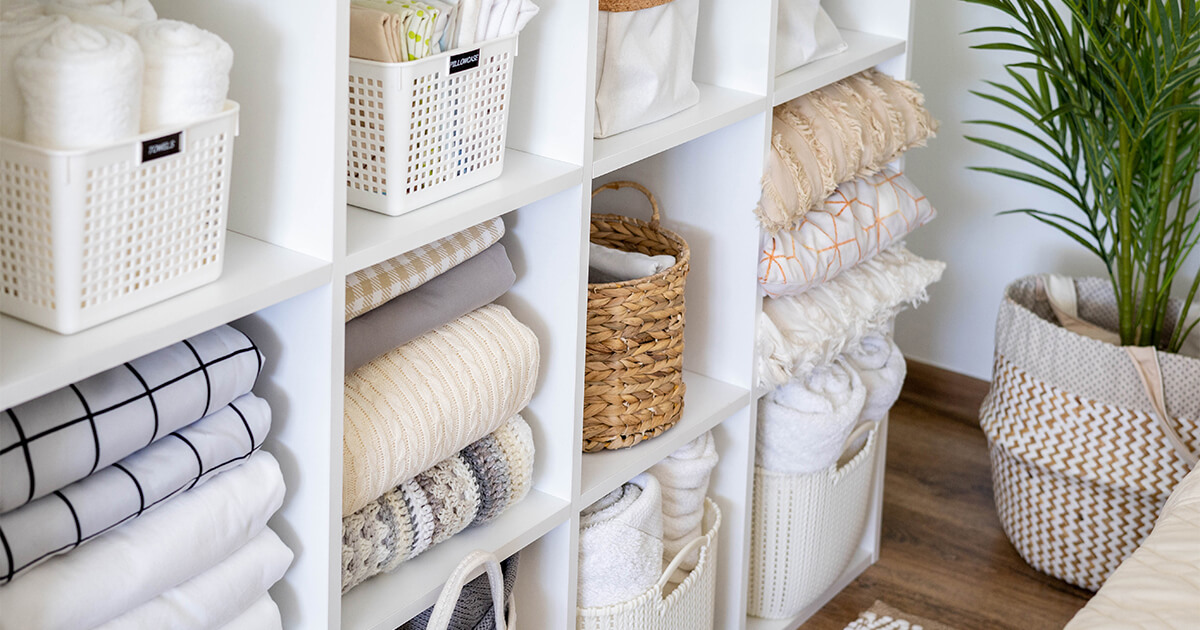 How to Declutter and Organize Your Home Before Selling Featured Image