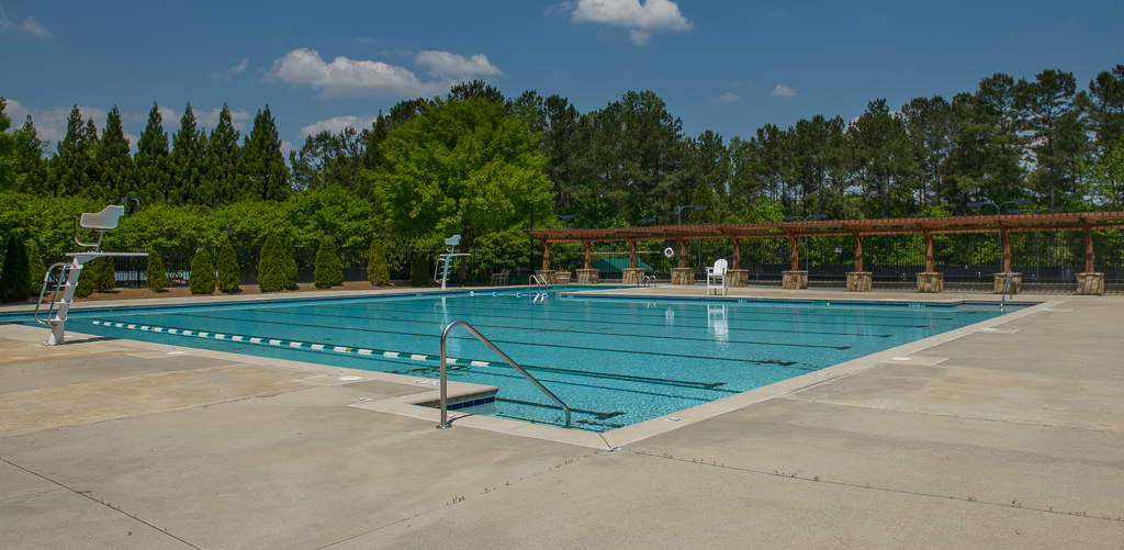 Glen Abbey Pool and Amenities