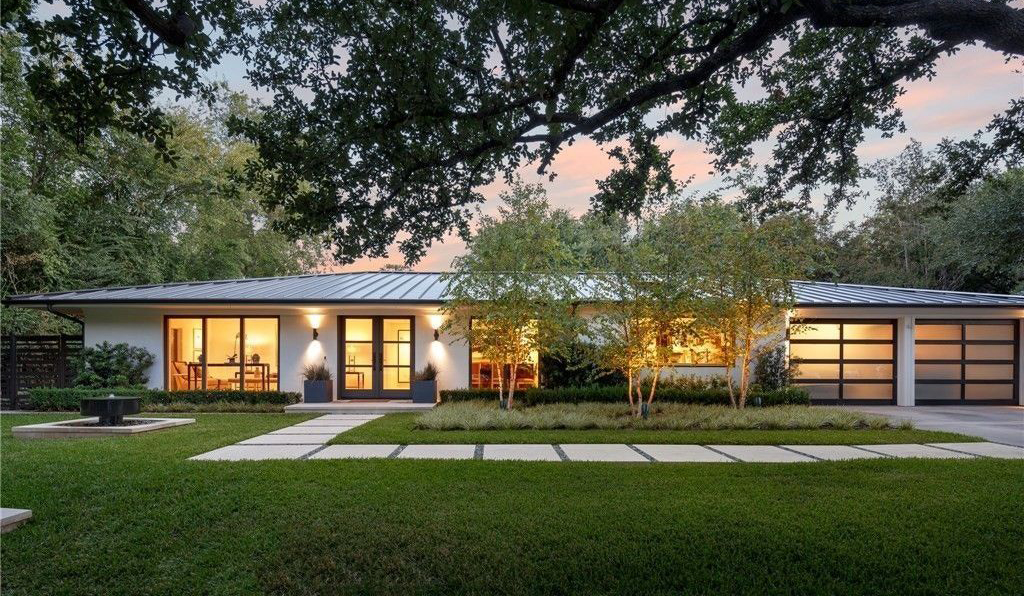 Ranch home at dusk - Larger View