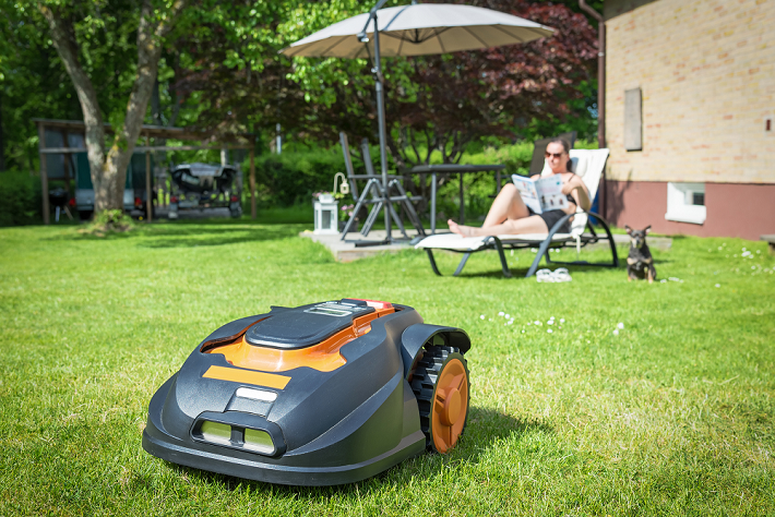 How do robot lawn mowers work?