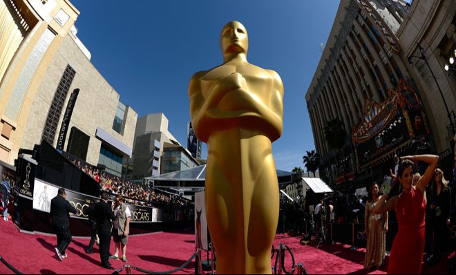 oscar-stands-tall-on-the-red-carpet-at-the-academy-awards