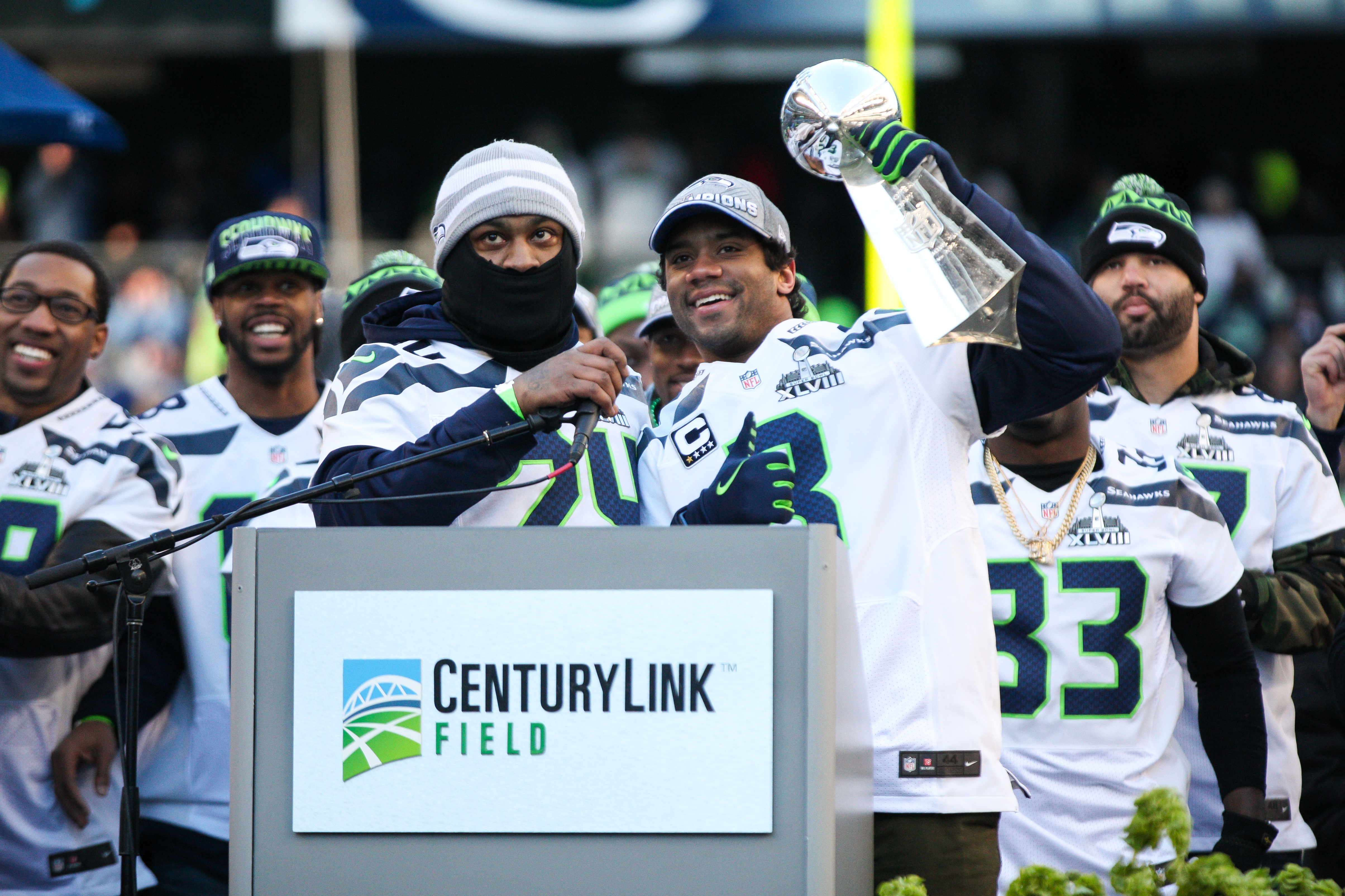 Russell_Wilson,_Marshawn_Lynch_with_Lombardi_Trophy