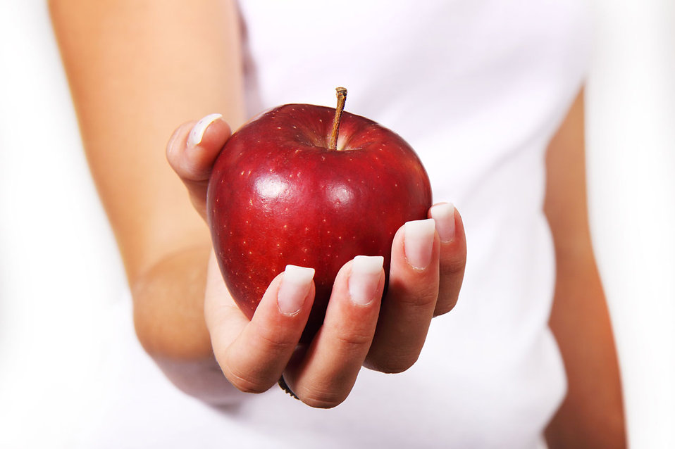 11712-close-up-of-a-woman-holding-a-red-apple-in-her-hand-pv