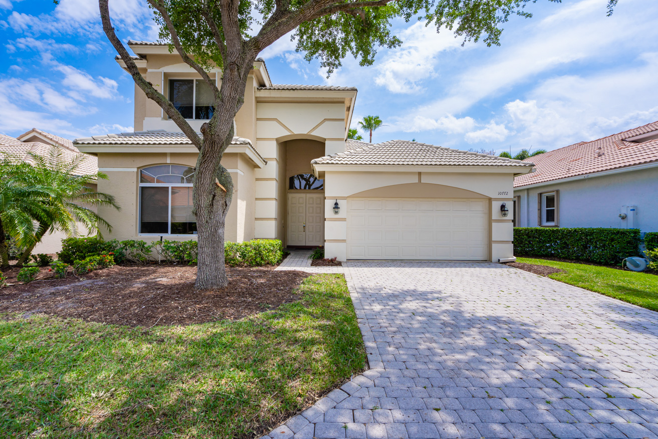 10772 Grande Blvd, West Palm Beach, FL 33412 was sold by top West Palm  Beach agents in Ibis Golf & Country Club