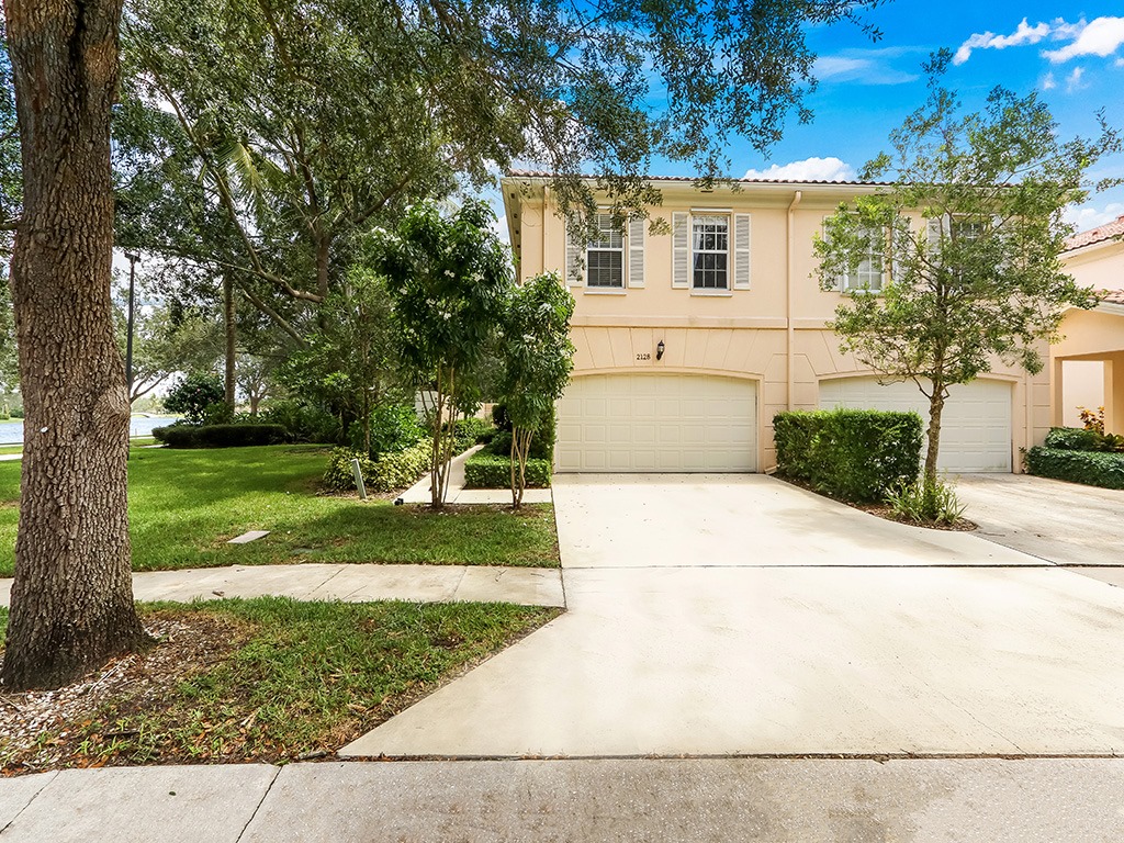 2128TarponLakeWay