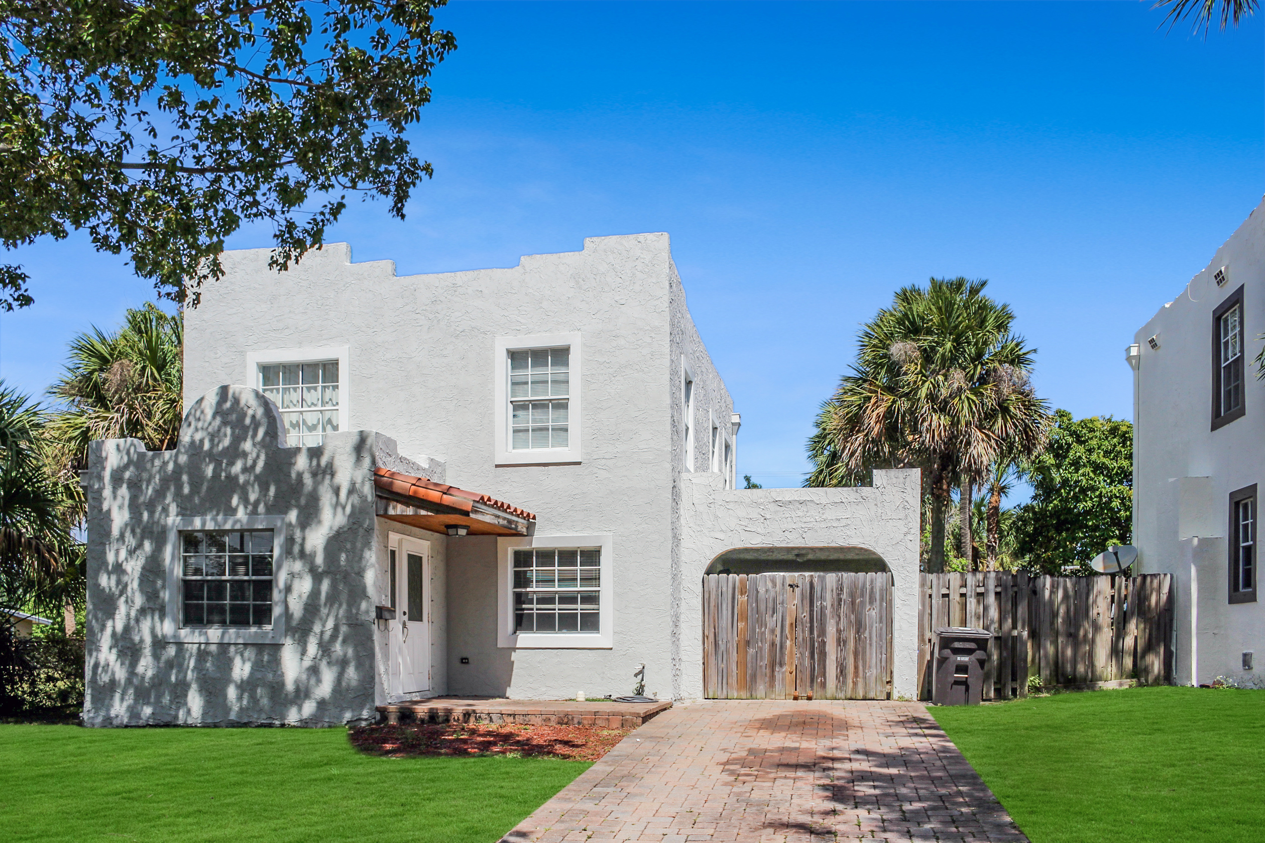 957 39th Ct, West Palm Beach, FL 33407 was sold by top West Palm Beach Agents in Northwood