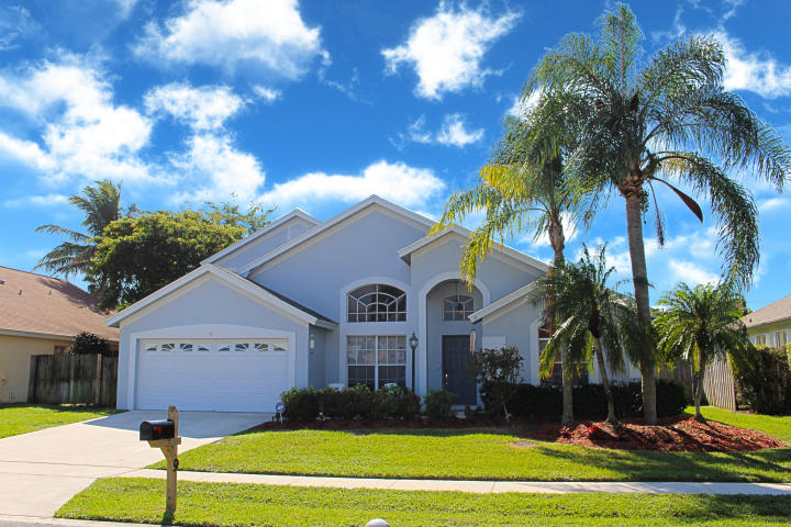 9 Meadows Park Lane, Boynton Beach, FL 33436