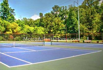 The community tennis courts at Chateau Woods in Dunwoody, GA.