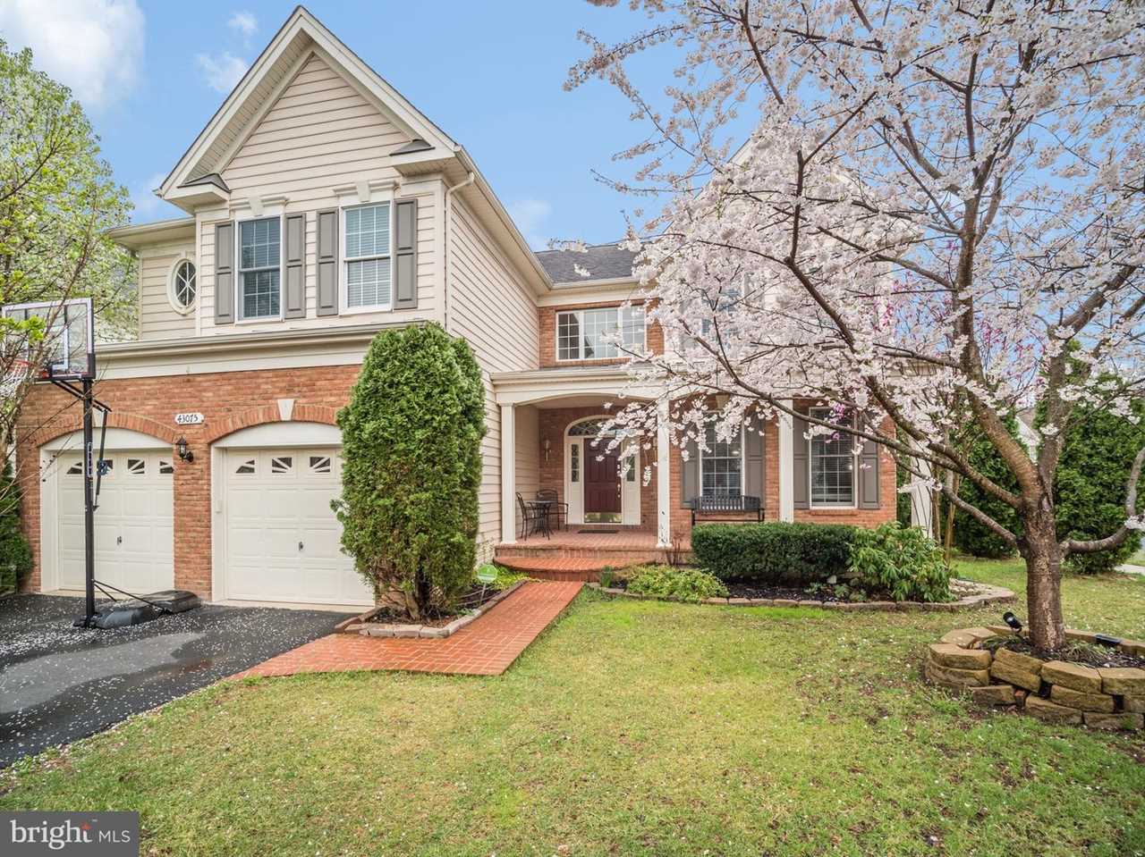 43075 Barons St Home for Sale in Chantilly, VA