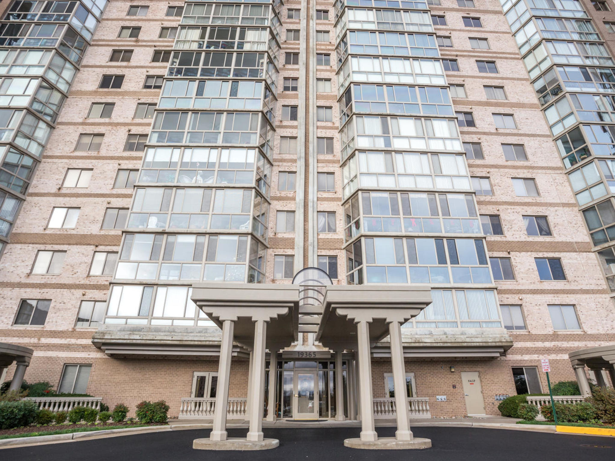 19365 Cypress Ridge Ter_308_Lansdowne Woods_Just Listed