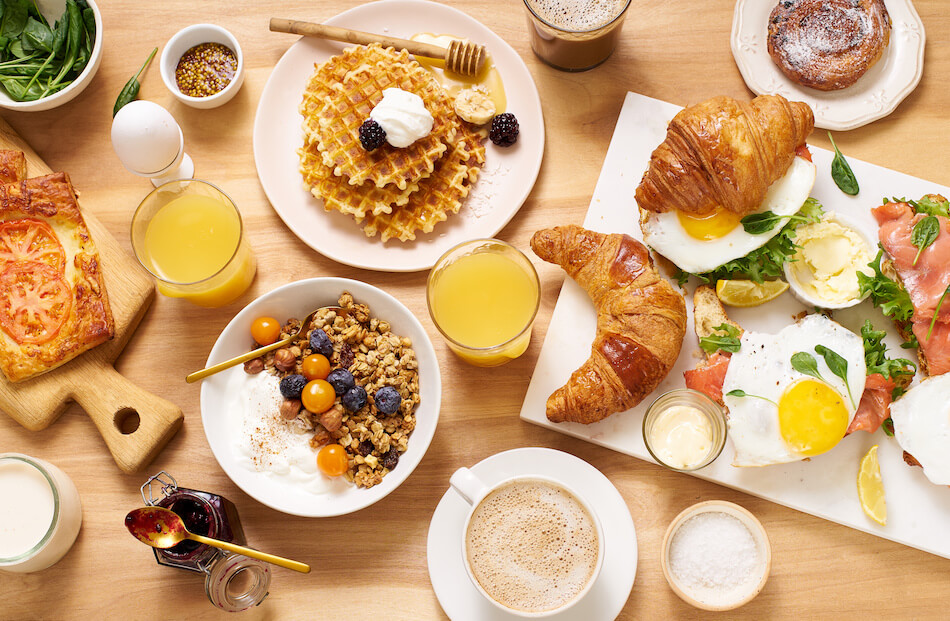 Restaurants that serve best sale brunch