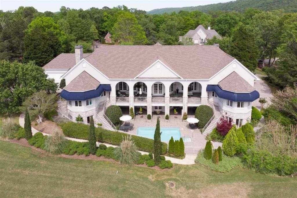 1104 Greymoor Road