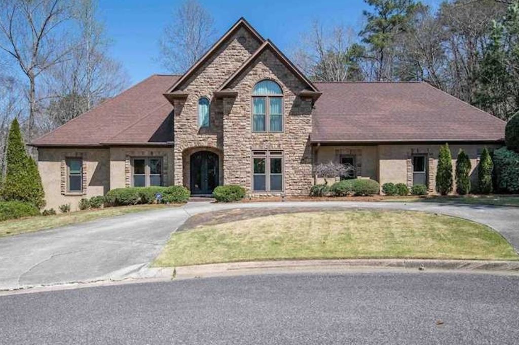 2625 Inverness Point Drive