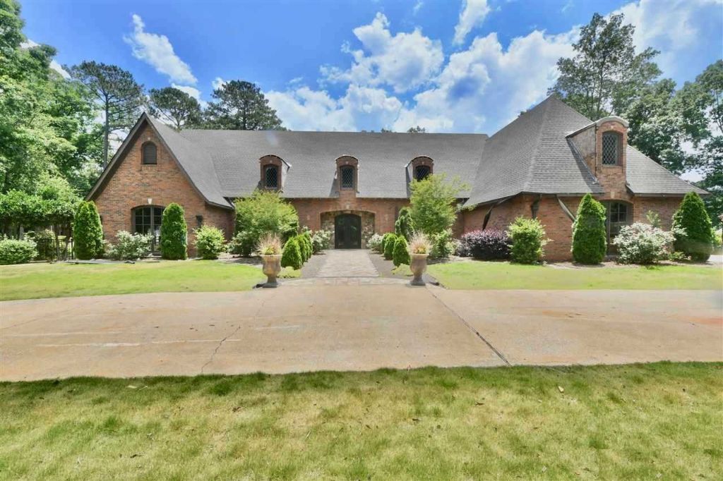 208 Highland Lakes Drive