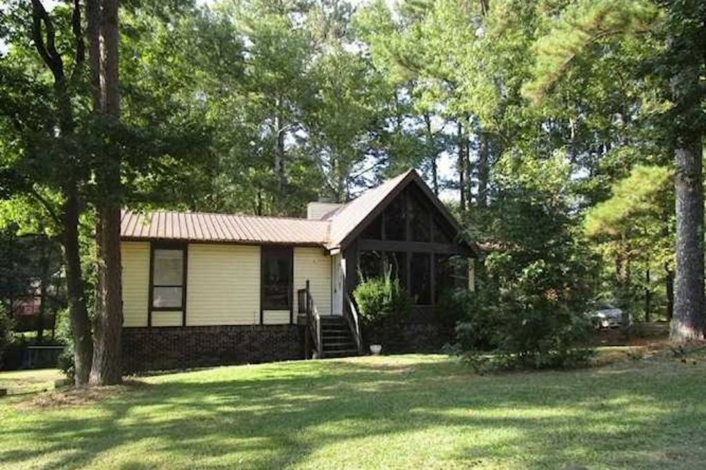 908 Thomas Drive