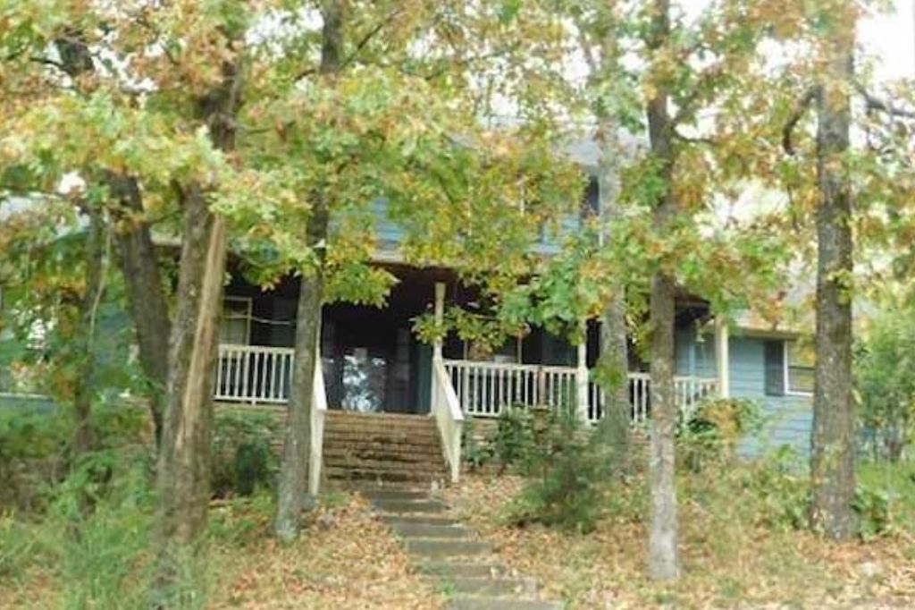 2203 Lakeside Drive