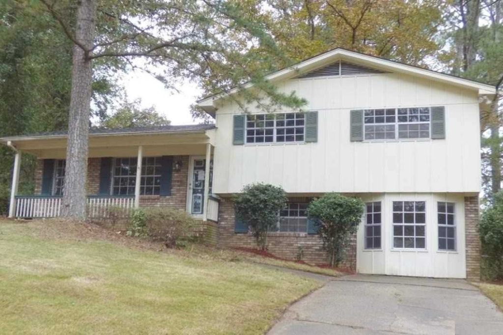 2428 Debbie Dr