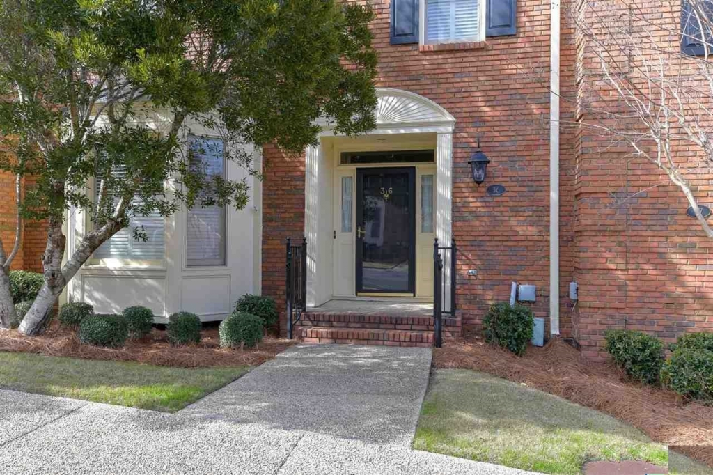 36 The Oaks Cir