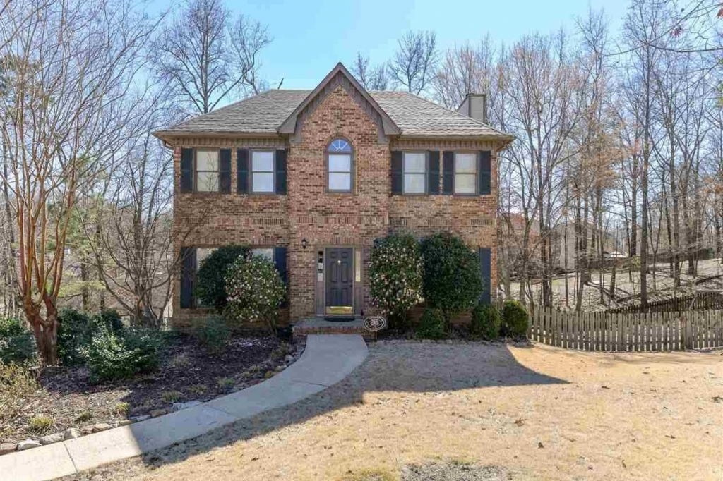 2082 Crosscrest Dr
