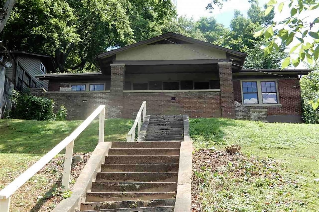1173 S 18th Ave