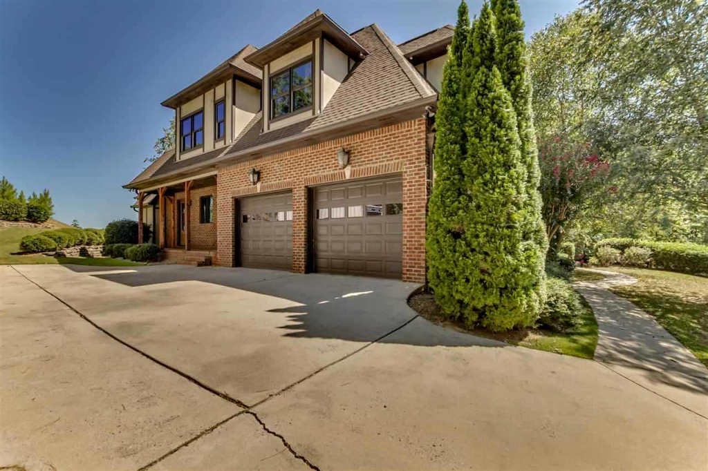 180 Highland View Dr