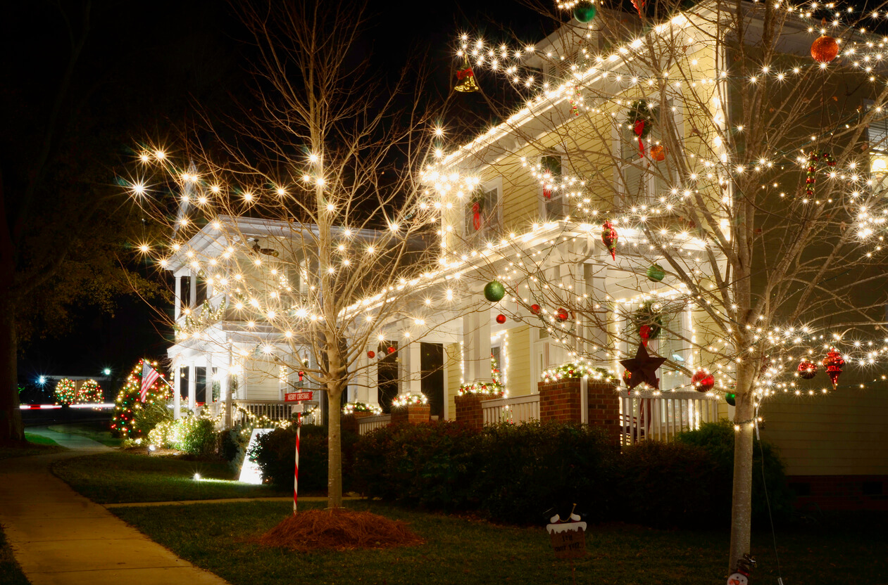 Best Neighborhoods For Viewing Christmas Lights Louisville KY